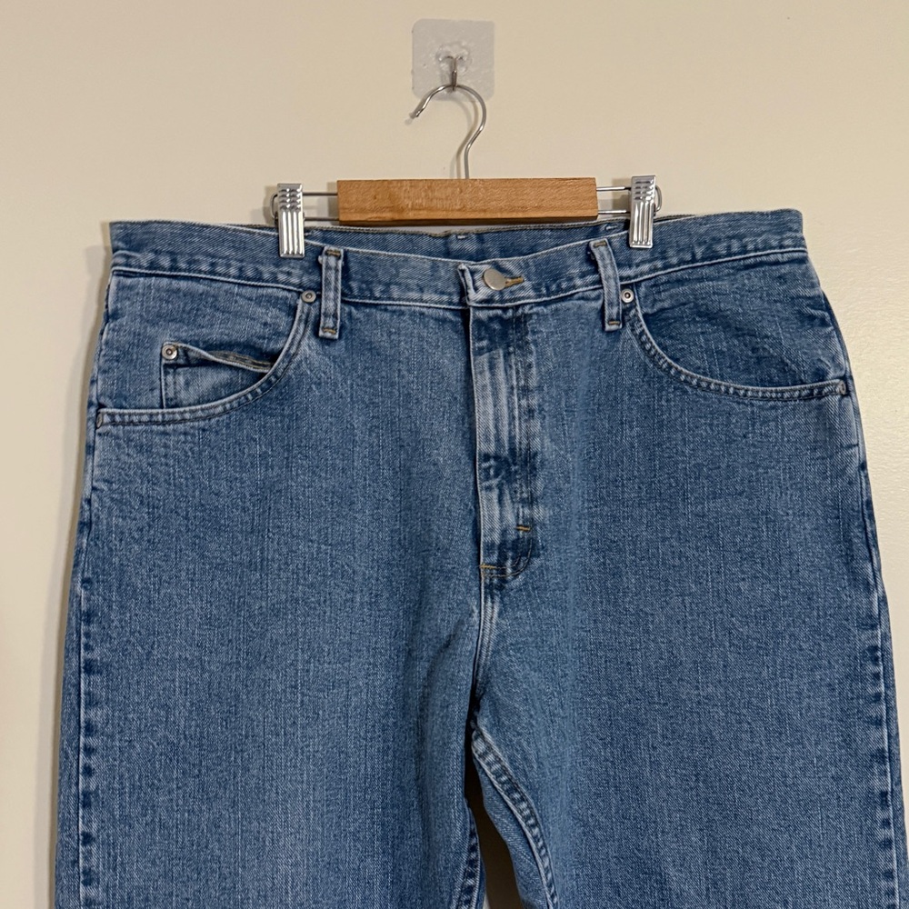 Wrangler Mens Jeans Size 38x30 Blue Relaxed Fit Straight Leg Classic Denim - Picture 3 of 10